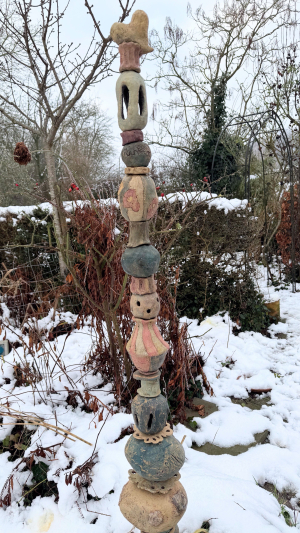 Eva Vanmol - Totem 'With love' (In garden)(Ceramic)
